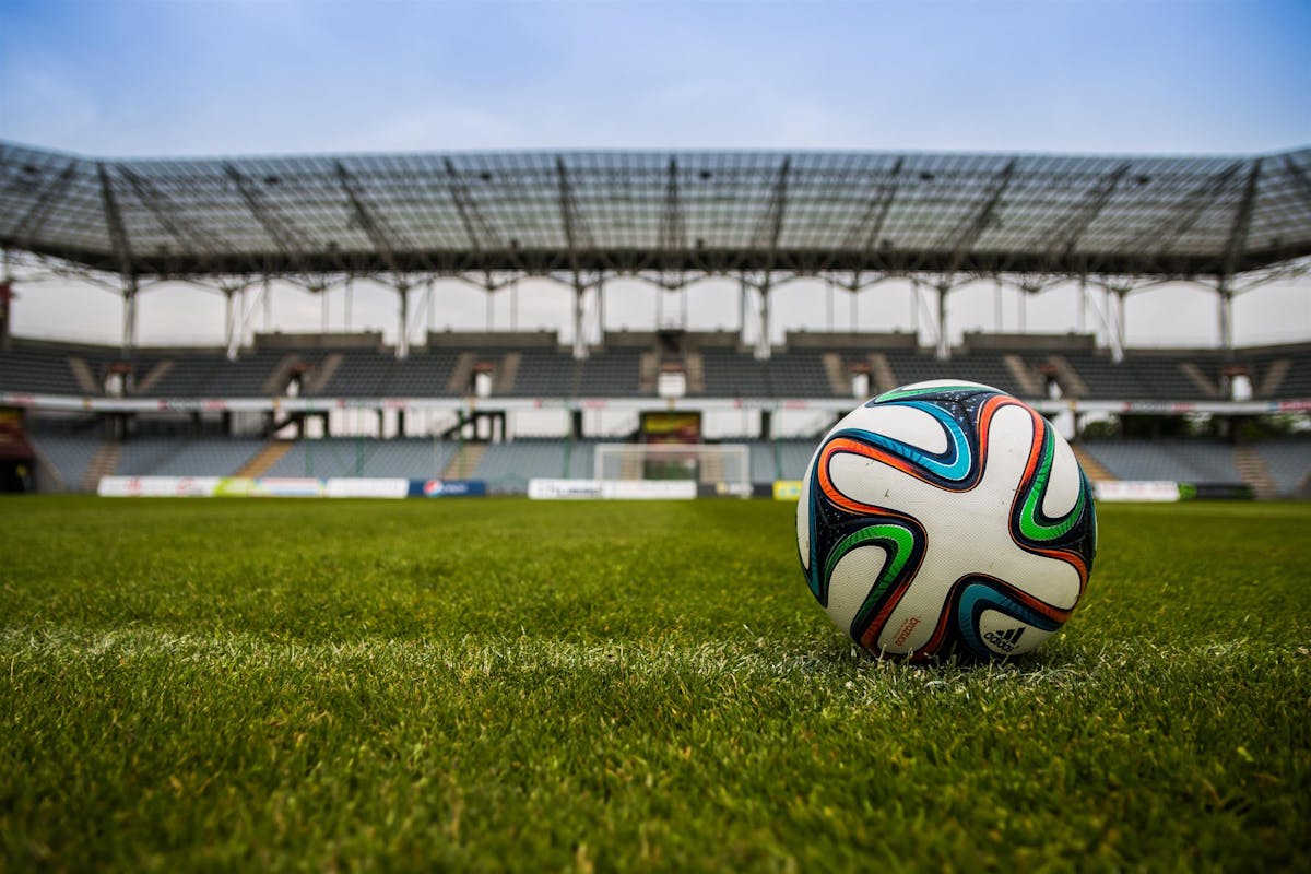 电竞牛 — 足球场与足球静物